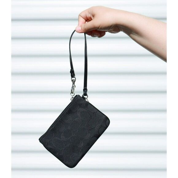 NWT Coach Parker Wristlet Wallet Case Black Signature - Picture 2 of 8